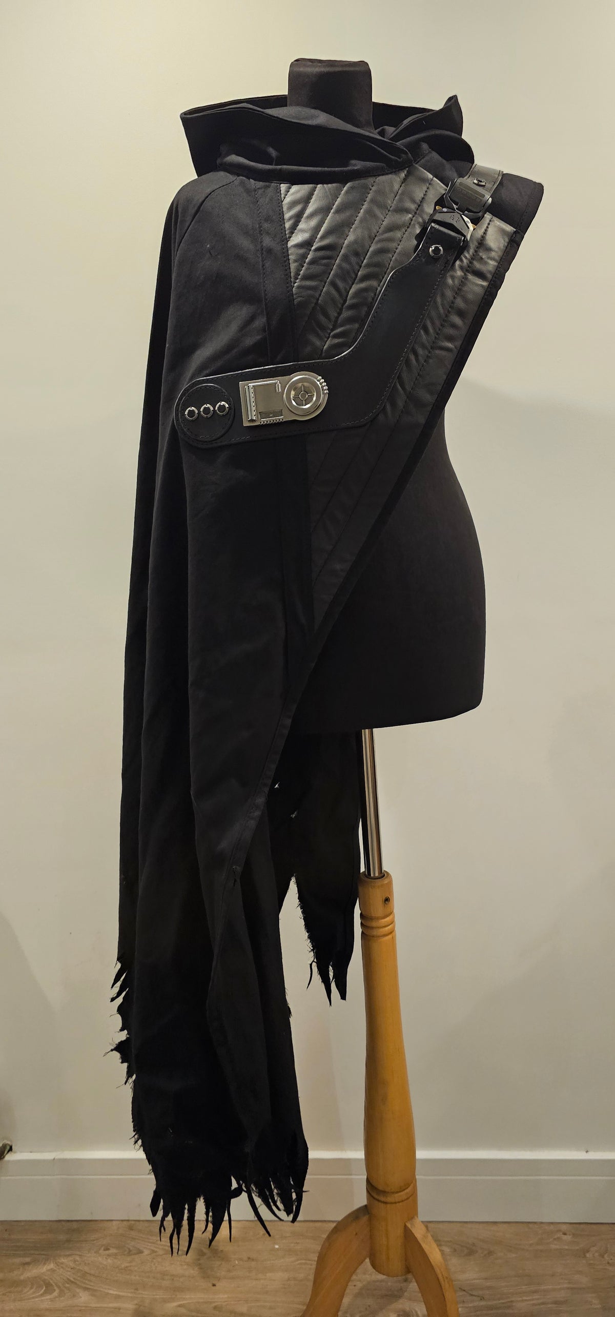 Assymetric cloak, lefty