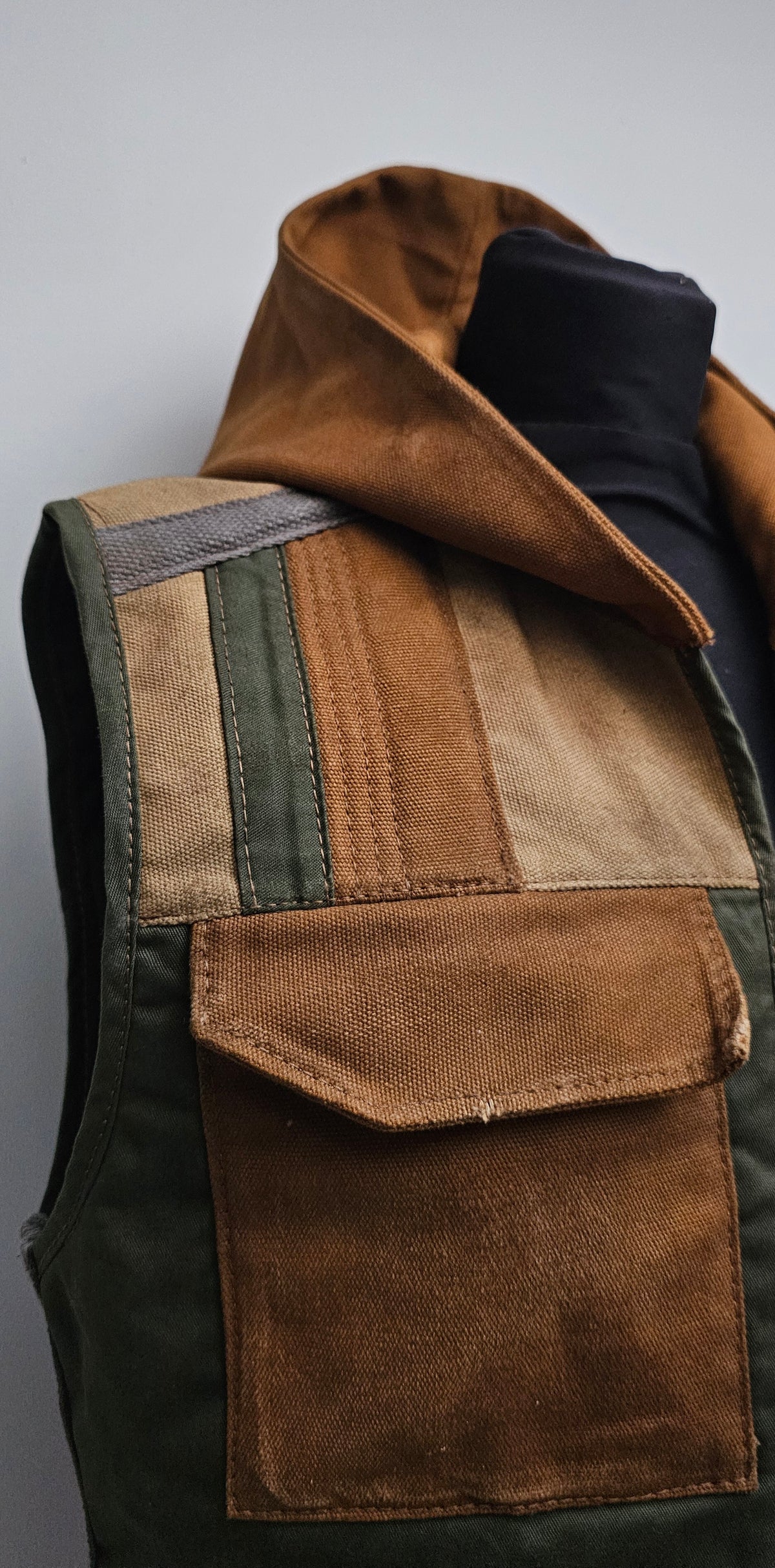 Smugglers vest