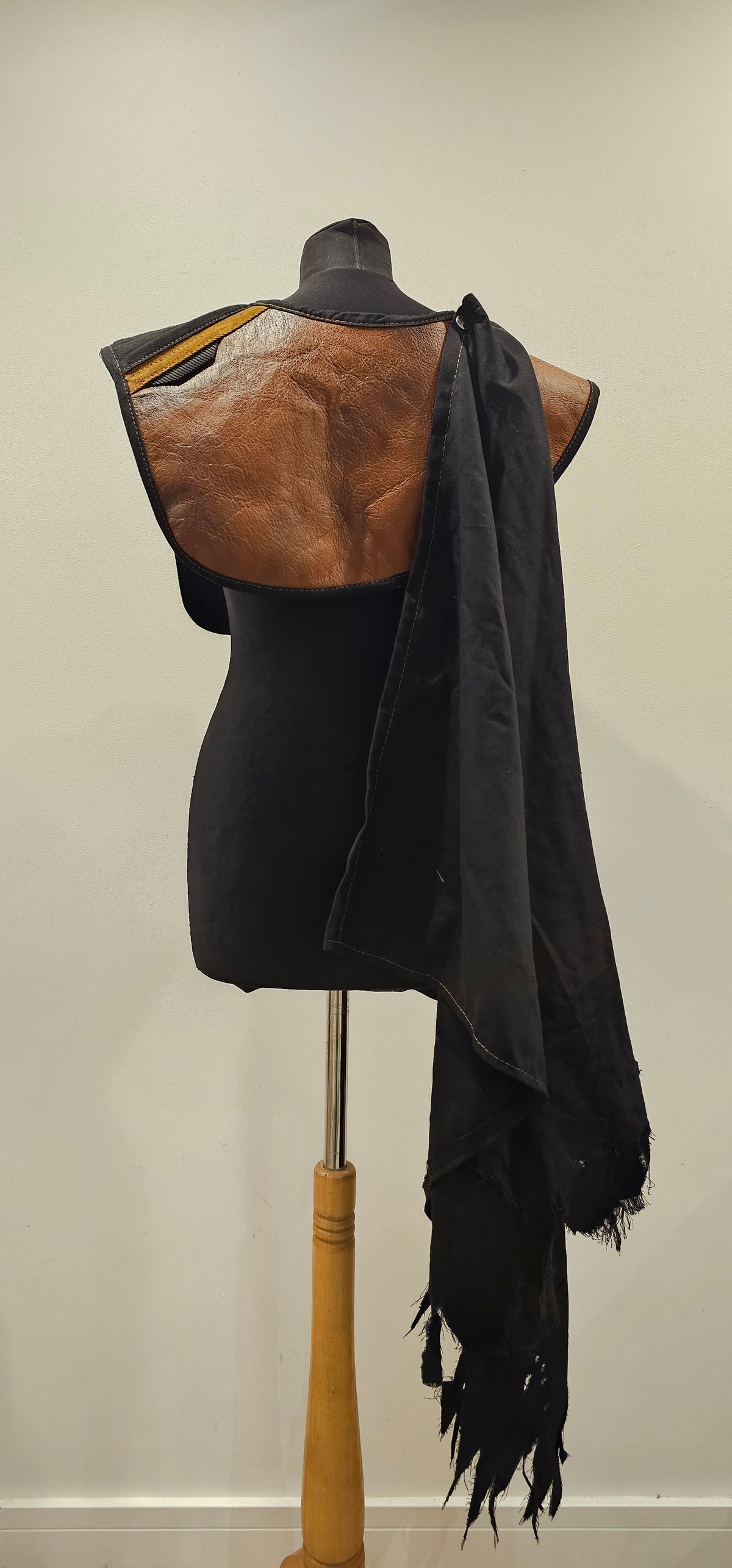 Assymetric cowl