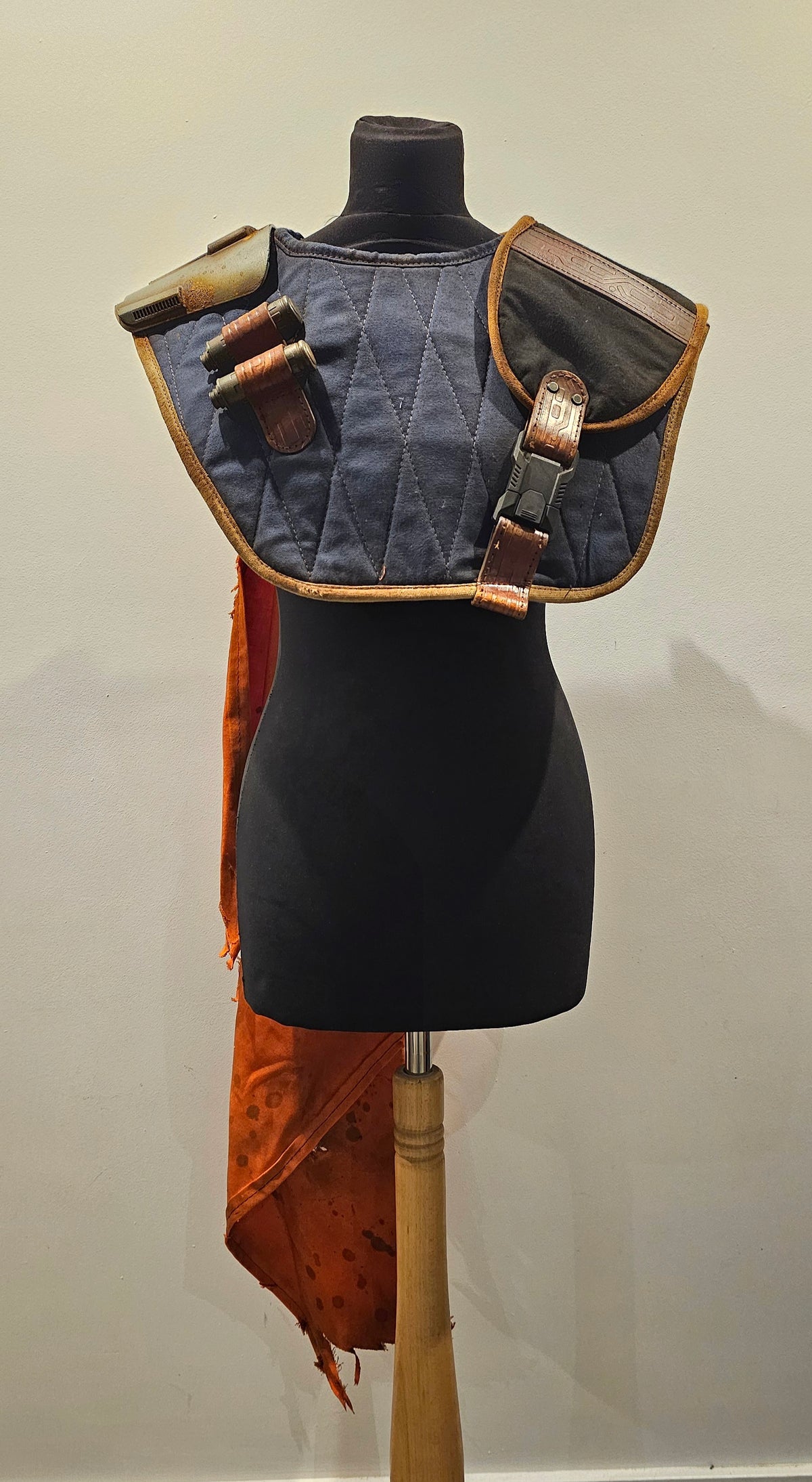 Asymmetric cowl