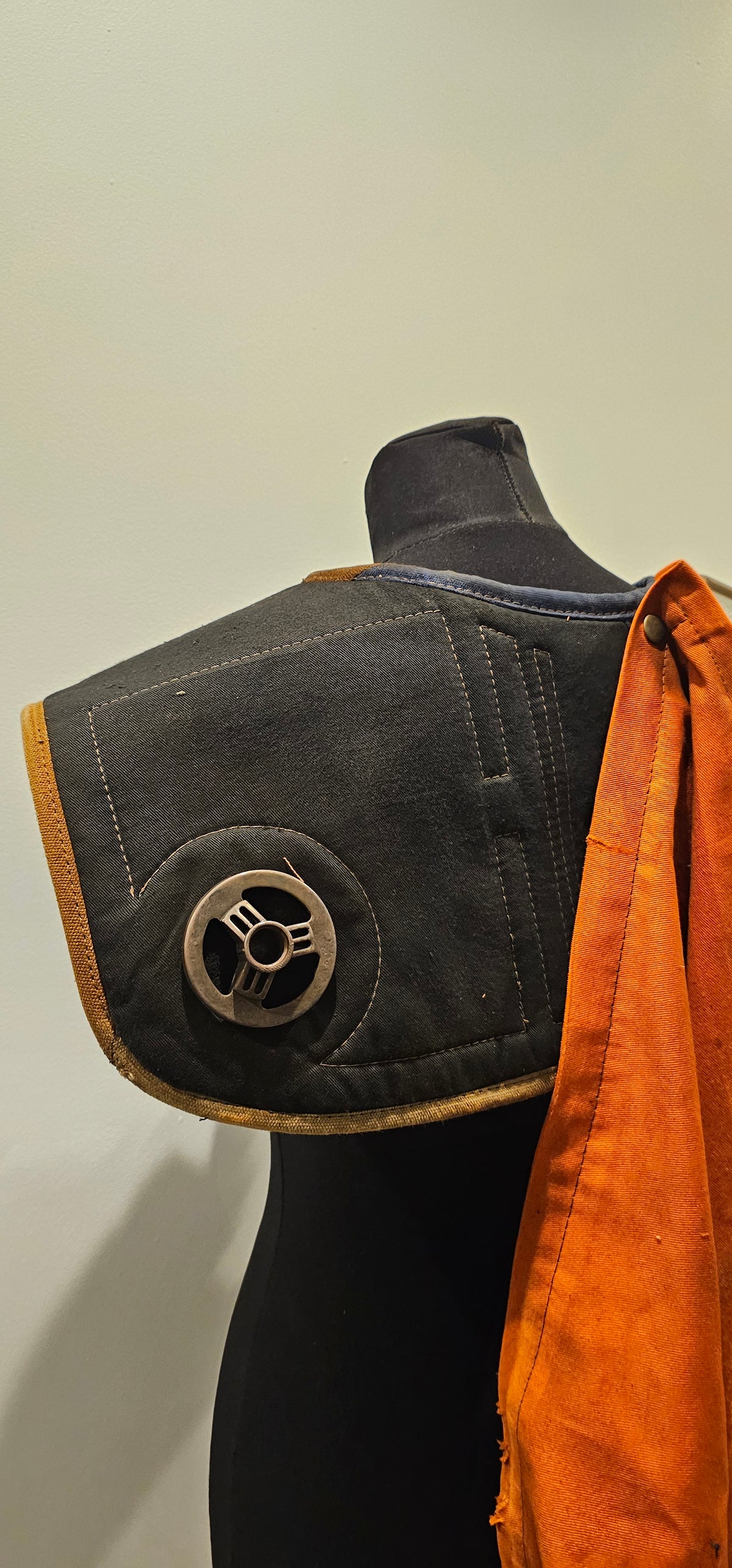 Asymmetric cowl